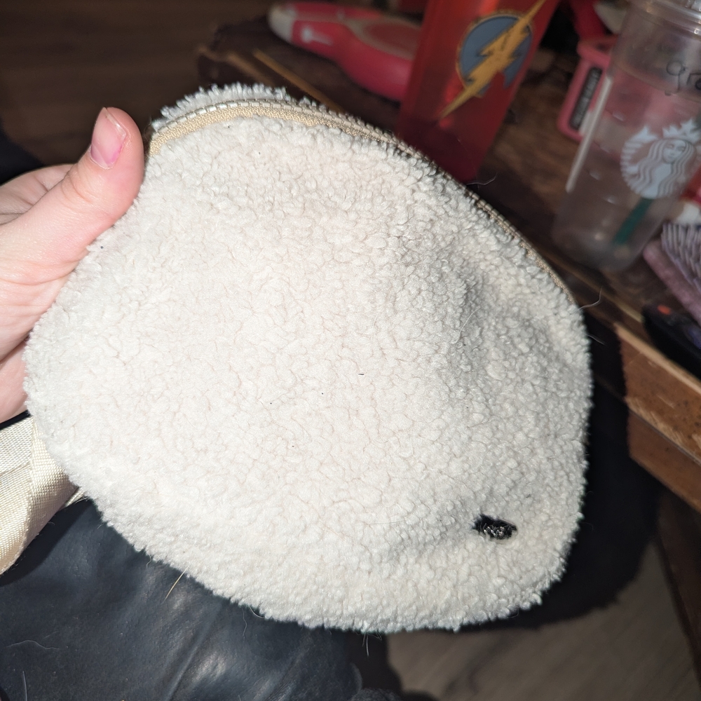 Lole Cream Sherpa Bag